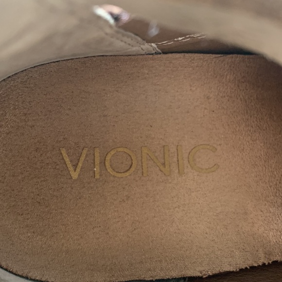 RARE Vionic Distressed Suede Leather Bootie: SIZE 8 - Picture 5 of 12